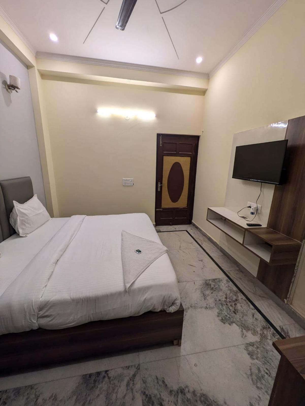 Hotel Vegas Corporate Suites Noida Buitenkant foto
