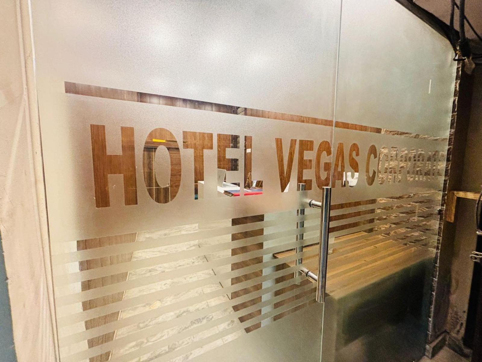 Hotel Vegas Corporate Suites Noida Buitenkant foto